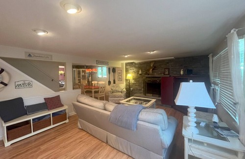 Skaneateles House | Wackerbarth Cottage-Skaneateles Lake Level Lake Access