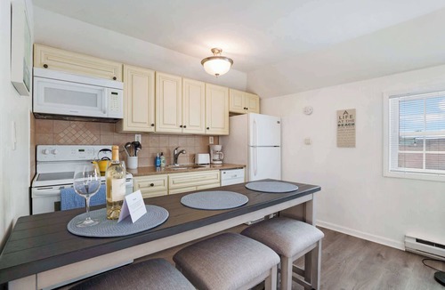 Wading River House | Wading River Beach Studio | Steps to Shore, Full Kitchen