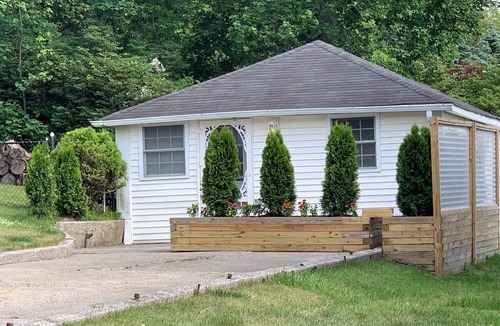 Wading River House | Wading River Beach Studio | Steps to Shore, Full Kitchen