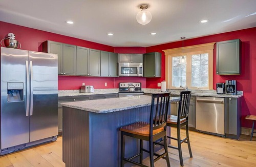 North Conway Apartment | Wagging Tails Meet Hot Trails!