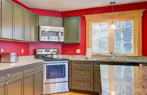 North Conway Apartment | Wagging Tails Meet Hot Trails!