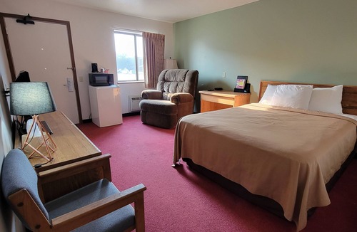 Wagner Hotel | Wagner Lakeside Motel