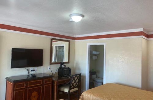 Salinas Hotel | Wagon Wheel Motel