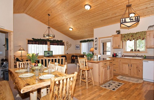 Island Park Villa | Wagon Wheel