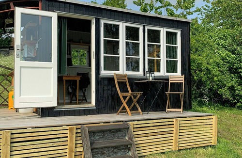 Vester Skerninge House | Wagon with view over Lake Ollerup