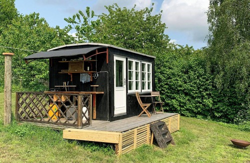 Vester Skerninge House | Wagon with view over Lake Ollerup