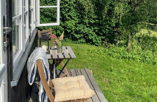 Vester Skerninge House | Wagon with view over Lake Ollerup