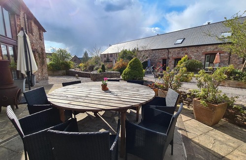 Liverton House | Wagtail Barn, South Devon, pet friendly with shared indoor pool & games room