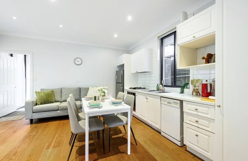 Wahroonga House | Wahroonga Affordable 2 Br home