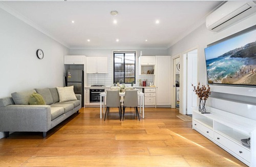 Wahroonga House | Wahroonga Affordable 2 Br home