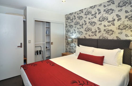 Holdens Bay Hotel | Wai Ora Lakeside Spa Resort