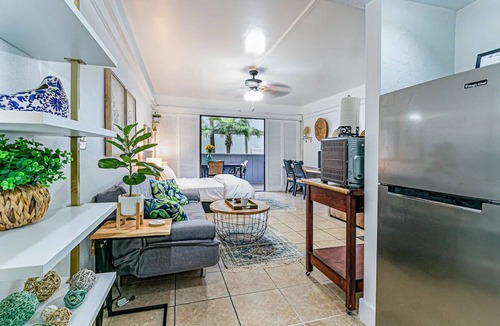 Hilo Apartment | Waiakea Villas Gem. Shared Pool & Private Balcony!n