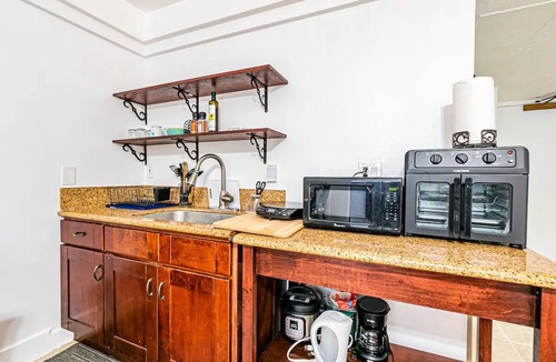 Hilo Apartment | Waiakea Villas Gem. Shared Pool & Private Balcony!n