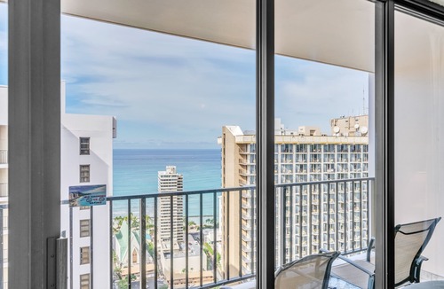 Waikiki Condo | Waikiki Banyan Condo With Panoramic 37th Floor Ocean Views