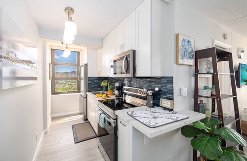 Waikiki Condo | Waikiki Upscale 1 BR - Ocean Views - Parking