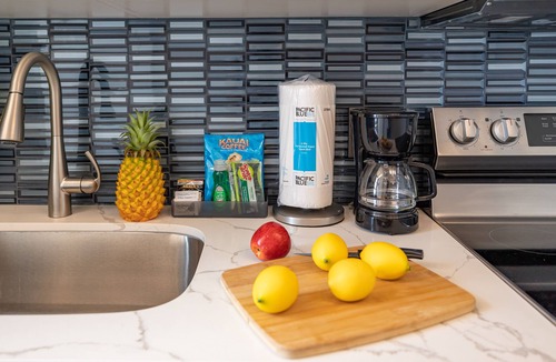 Waikiki Condo | Waikiki Upscale 1 BR - Ocean Views - Parking