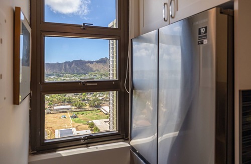 Waikiki Condo | Waikiki Upscale 1 BR - Ocean Views - Parking