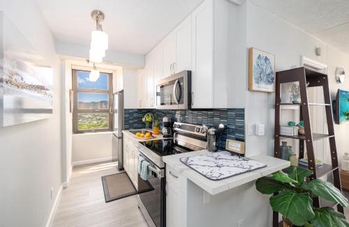 Waikiki Apartment | Waikiki Upscale 1 BR - Ocean Views - Parking