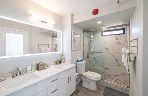 Waikiki Apartment | Waikiki Upscale 1 BR - Ocean Views - Parking