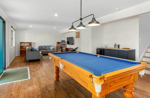 Smiths Beach House | Waikiki Views - sleeps 16