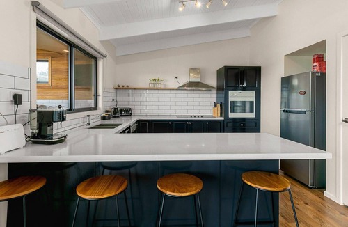 Smiths Beach House | Waikiki Views - sleeps 16