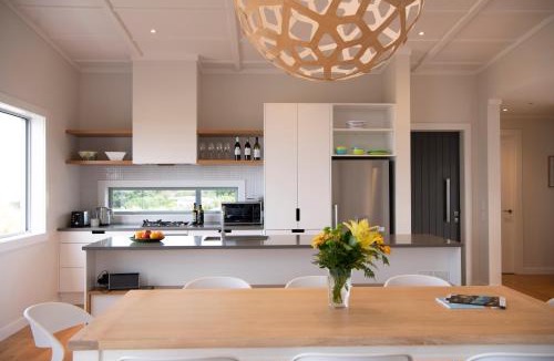 Waimarama House | Waimarama Heights - Waimarama Holiday Home