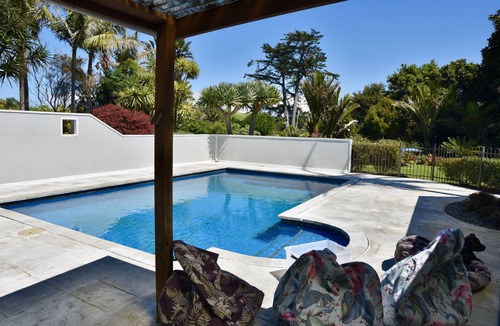 Gisborne Condo | WAINUI BOARDROOM CHALET