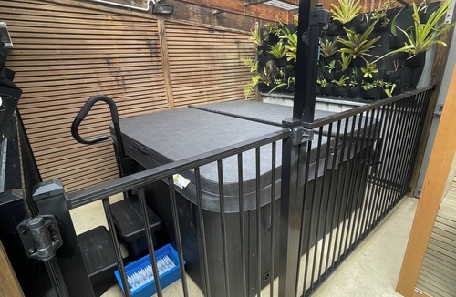 Kerikeri Villa | Waipapa Villa. Self contained two bdrm modern, private space with spa/sauna room