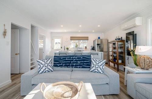 Leamington Cottage | Wait 'n Sea Lake house near Point Pelee