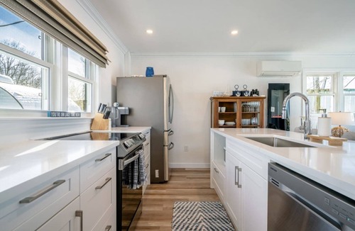 Leamington Cottage | Wait 'n Sea Lake house near Point Pelee