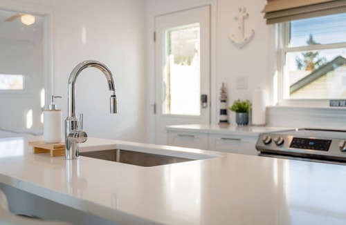 Leamington Cottage | Wait 'n Sea Lake house near Point Pelee
