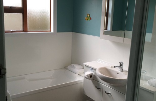 Waitomo Caves House | Waitomo Caves Guest Lodge