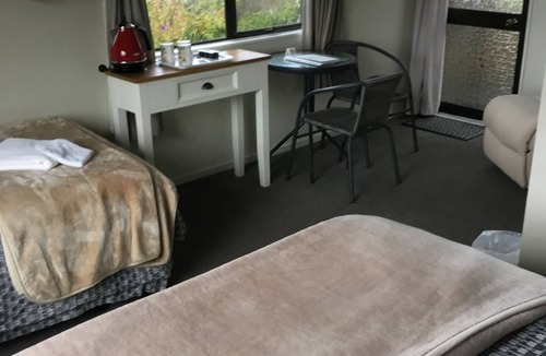 Waitomo Caves House | Waitomo Caves Guest Lodge