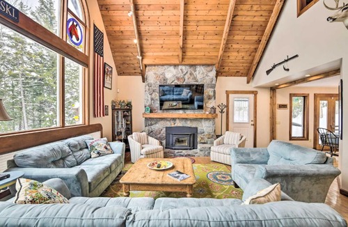 Waitsfield House | Waitsfield Vacation Rental w/Private Hot Tub