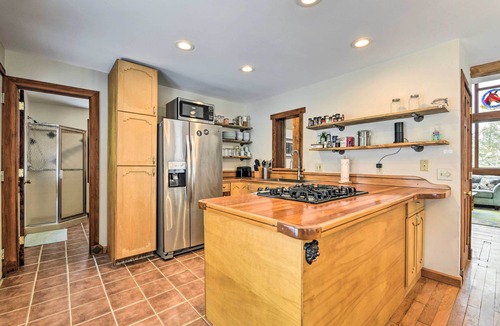 Waitsfield House | Waitsfield Vacation Rental w/Private Hot Tub