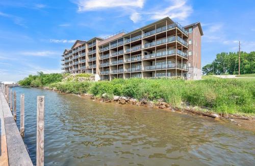Arnolds Park Apartment | Wake on the Lake at Bridges Bay