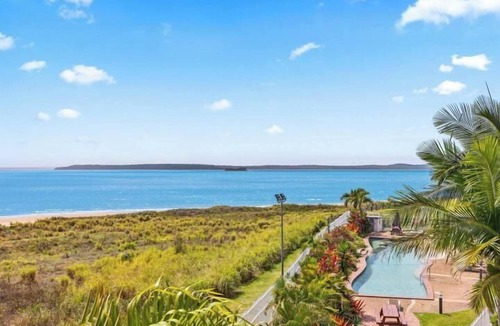 Urangan Apartment | Wake to the Waves – 182B Studio Oceanfront Apartment