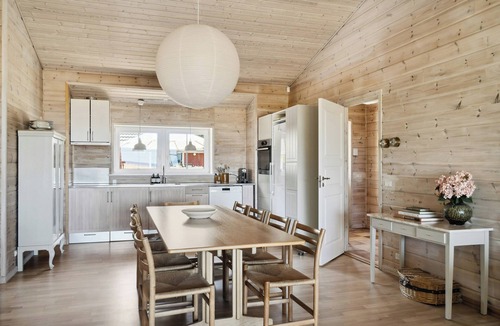 Kalundborg House | Wake to waves with sea as a neighbour