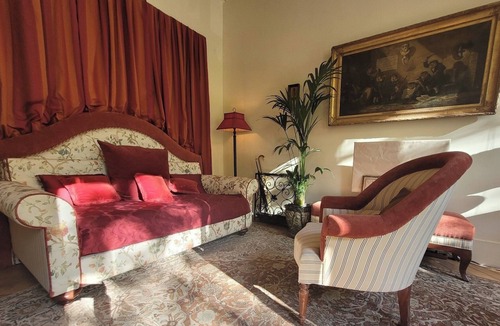 Quartier de l'Ecole-Militaire Apartment | Wake up beside Napoleon