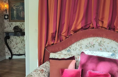 Quartier de l'Ecole-Militaire Apartment | Wake up next to Napoleon!