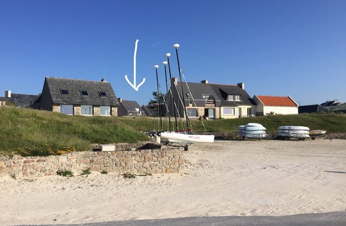 Plouescat House | Wake up sea view, in the heart of Porsguen, 3 bedrooms, fireplace, enclosed garden