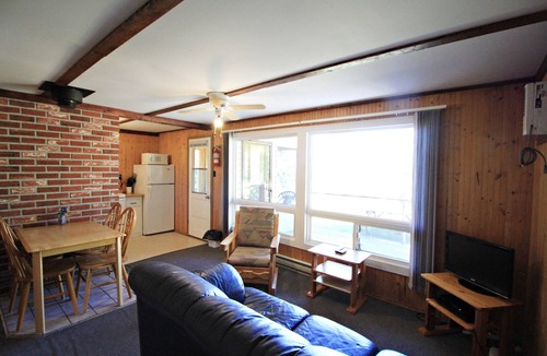 Falcon Lake Cabin | Wake up to waves at "Just Beachy"