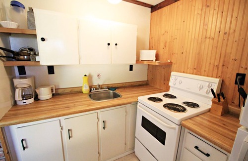 Falcon Lake Cabin | Wake up to waves at "Just Beachy"