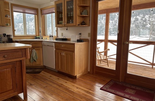 Curlew House | Wake up to Wild Life, River & Mountain View !