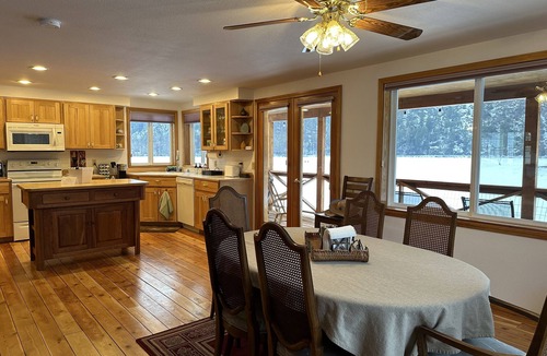 Curlew House | Wake up to Wild Life, River & Mountain View !