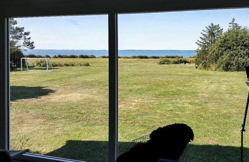 Sklskr House | Wake up with water views from Omø