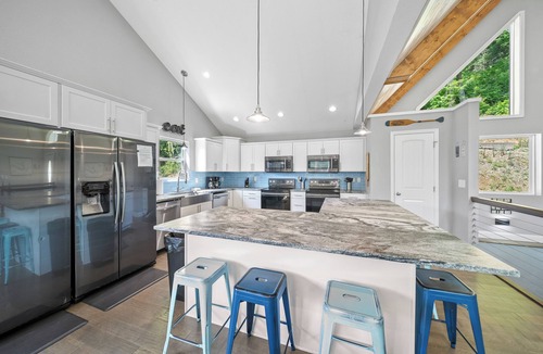 La Follette House | Waker's Paradise: Lakefront,9br/8.5ba, Private Dock,Hot Tub,Gameroom,Sleeps 32