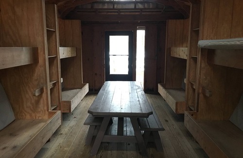 Petersburg Cabin | Wald - Rustic Lakeside Cabins half hour to Penn State