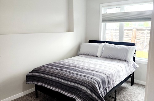 Southeast Calgary House | Walden Mount 1 Bedroom - Suite