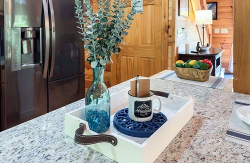 Aska Cabin | Waldhaus- Great Deal! View, Pet Friendly, Hot Tub